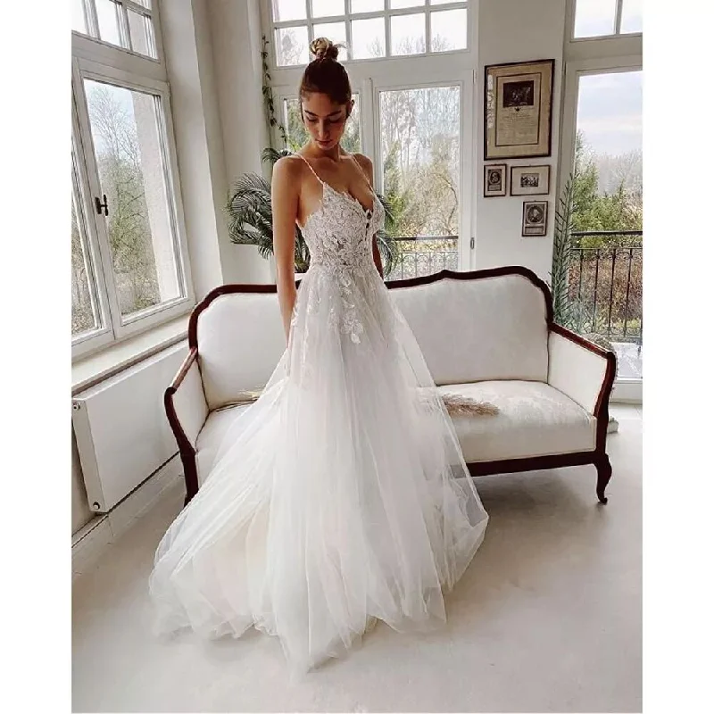 Wedding Dresses V-Neck Tulle Spaghetti Straps Outdoor