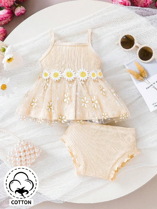 SHEIN 2pcs/Set Baby Girls' Vintage & Elegant & Cute & Interesting Daisy Embroidered Woven Strap Tank Top And Shorts Outfits For Spring And Summer Outdoor Activity